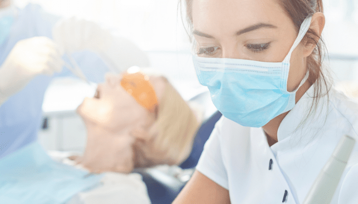 dental nurse role